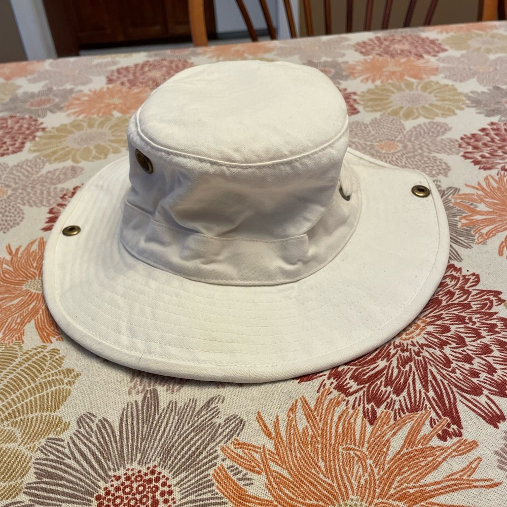 Tilly hat - very nice condition
